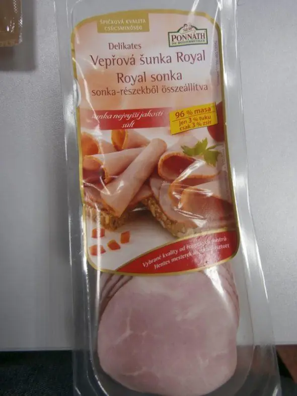 Zahraniční sýr a šunka obsahovaly více soli, než uváděl výrobce